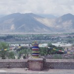 Lhasa, pohled z Nechung Gompy